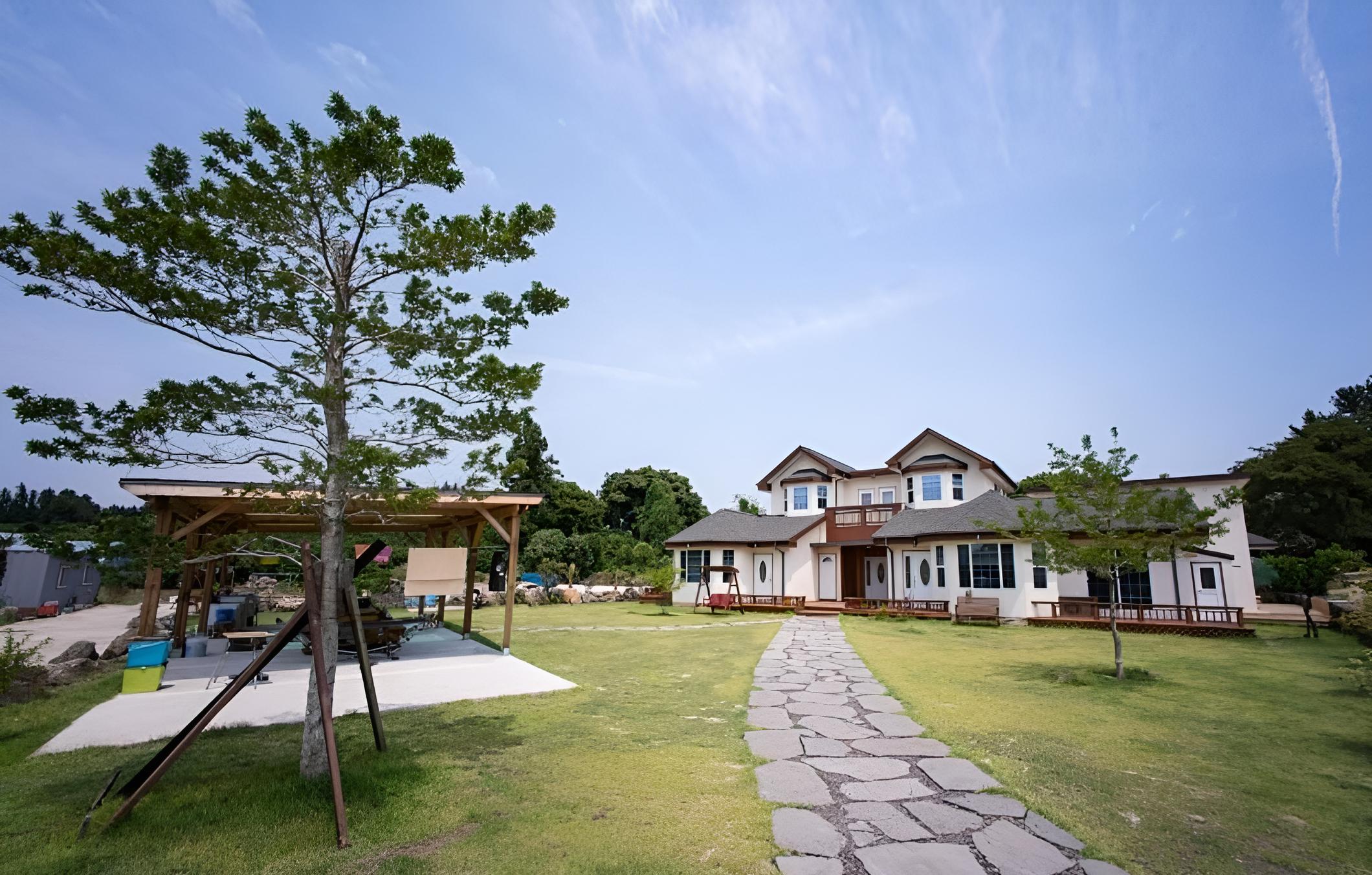 Seogwipo Jeju Mido Pension view 4