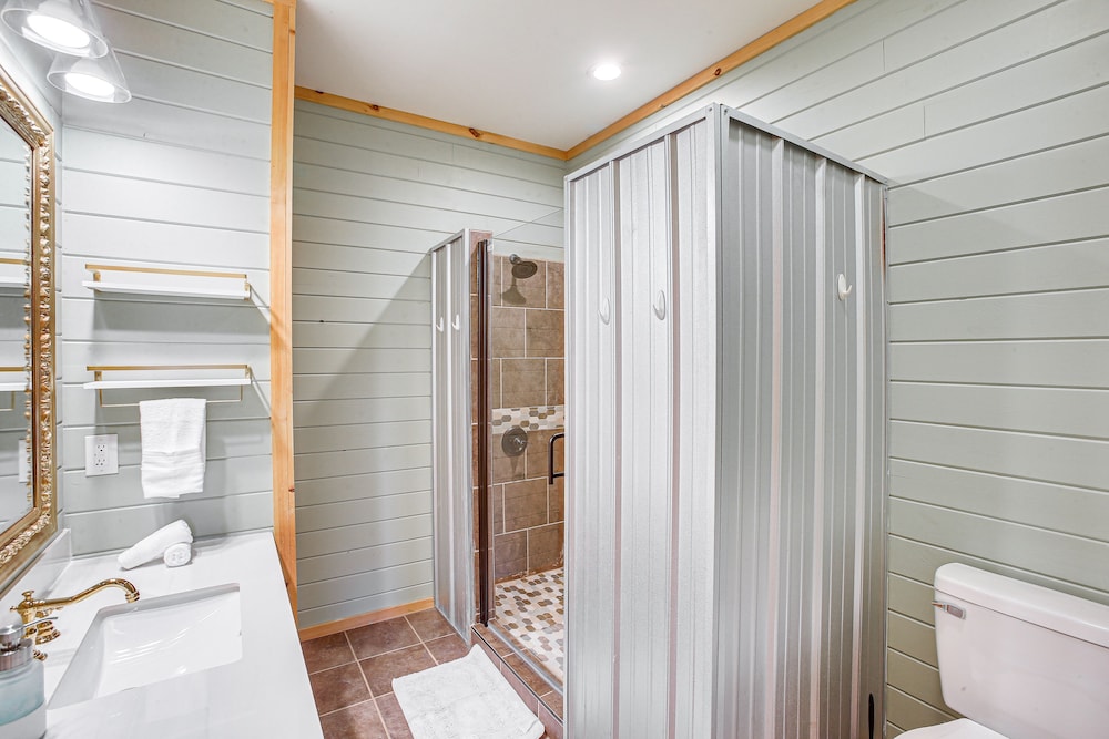 Bethpage Home w/ Private Hot Tub Game Room! - Property Image 18