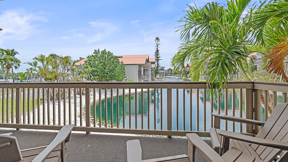 Siesta Beach Retreat 2 Bedroom Townhouse