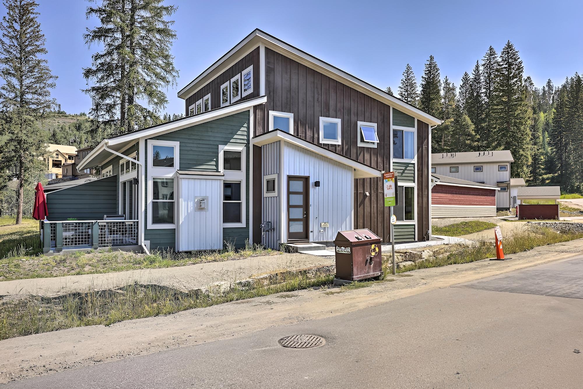 Winter Park Home: Free Ski Shuttle On-site! view 4