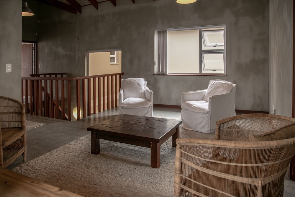 Blue Pearl - situated right on the beach