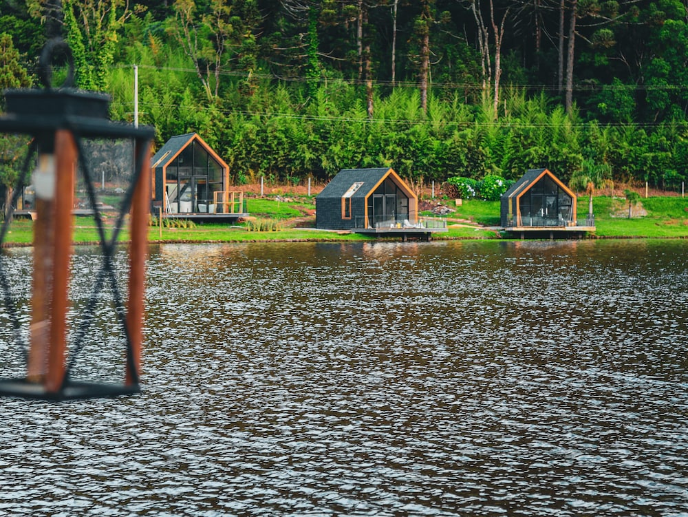 Celeiro Lake Village