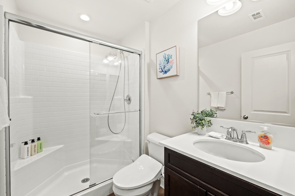 Comfort Style Home Near the Airport