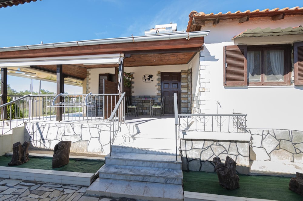 Dimis Right House by Rentals Pro