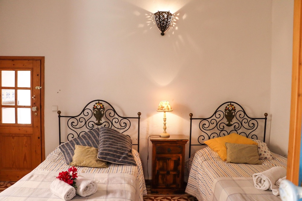 Idyllic Farm House With Huge Garden for 14pax