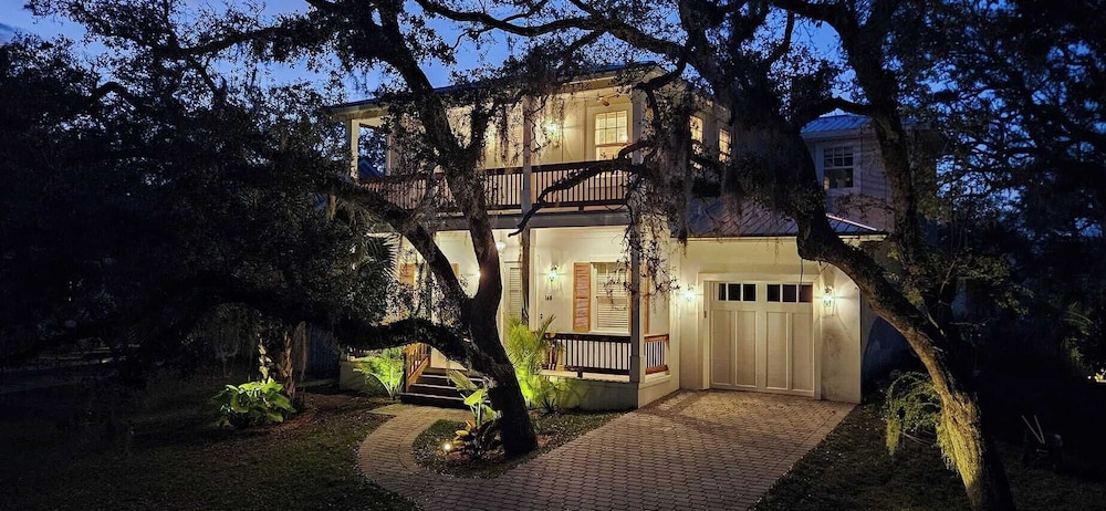 Serenity at Surfside by Avantstay Pool, Porches, Fire Pit & Arcade Near Vilano Beach