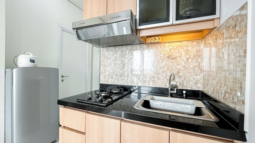 Restful And Homey 2Br At Green Pramuka City Apartment