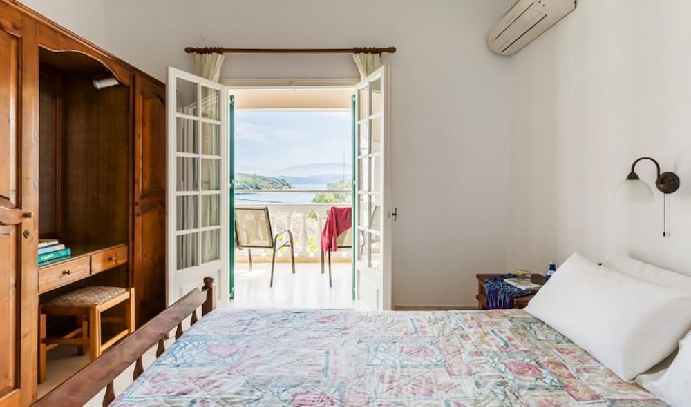 Evanna Walk to Beach Sea Views A C Wifi Car Not Required - 3425 view 3
