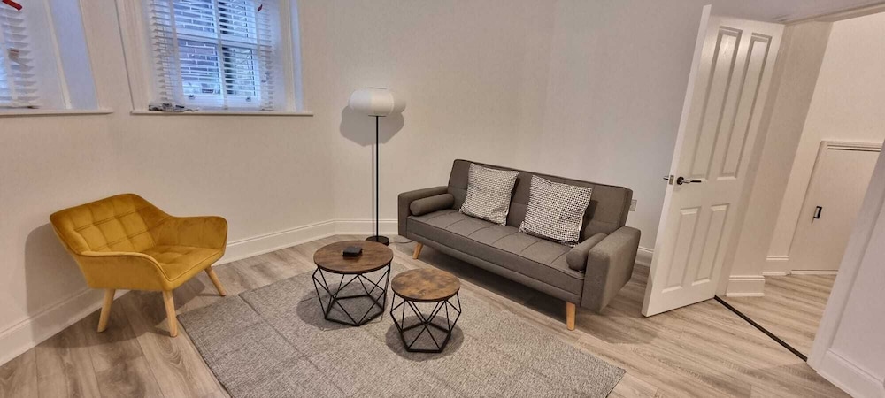 Stylish 1-Bed Apart Wakefield view 4