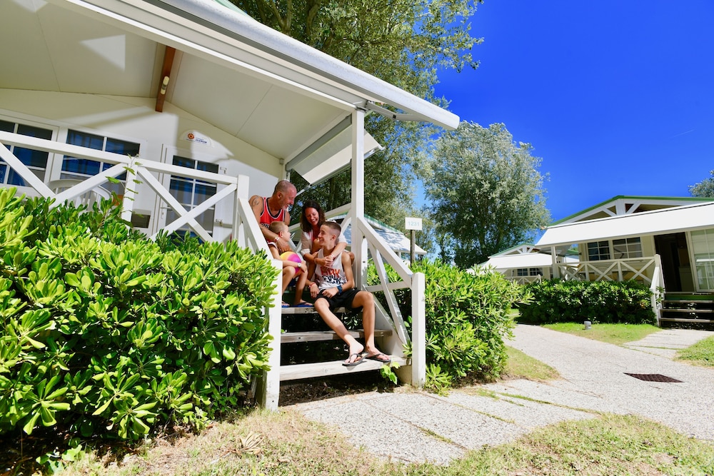 Isamar Holiday Village