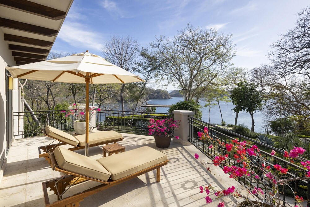 Arcos Del Mar Beachfront