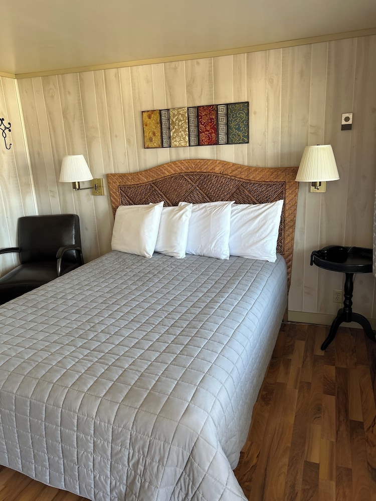 Silver Sands Hotel & Resort