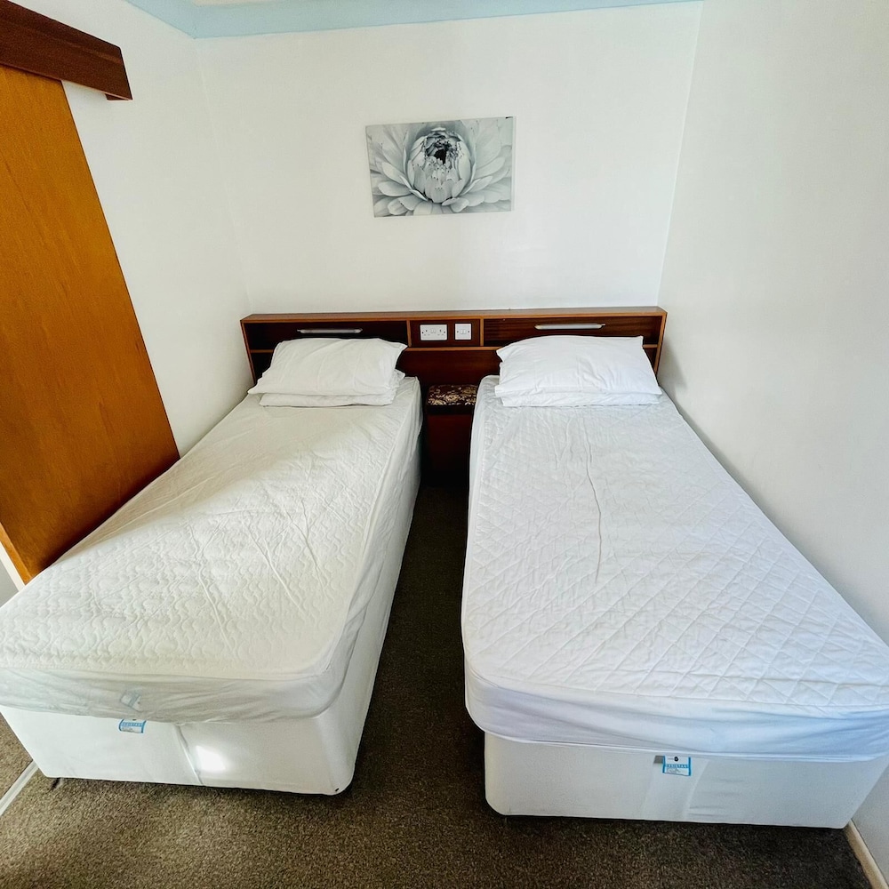 Lyndene Holiday Apartments