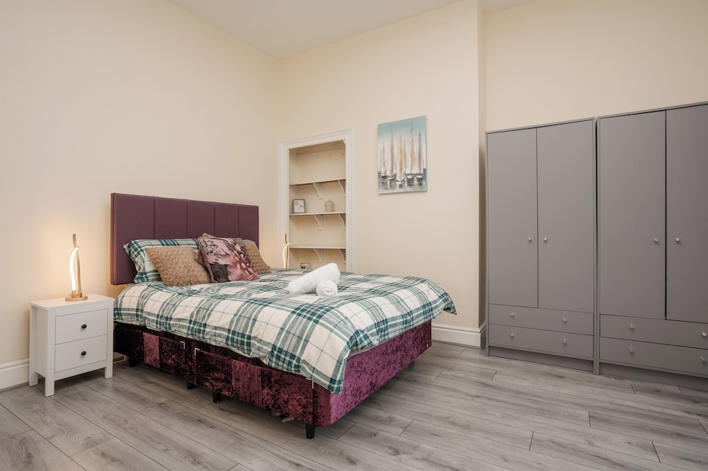 Spacious 4-bedroom Manchester Retreat With Garden