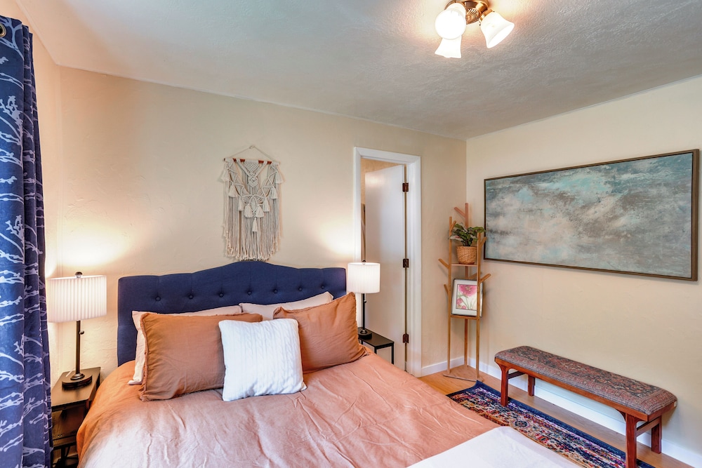 Hike On-site: Mountain-view Hideaway in Durango