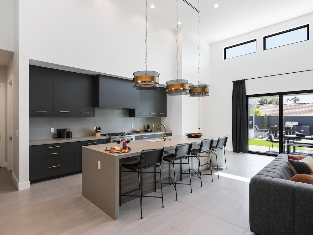 Luxe - Solstice Retreat - Heated Pools - 2 Homes