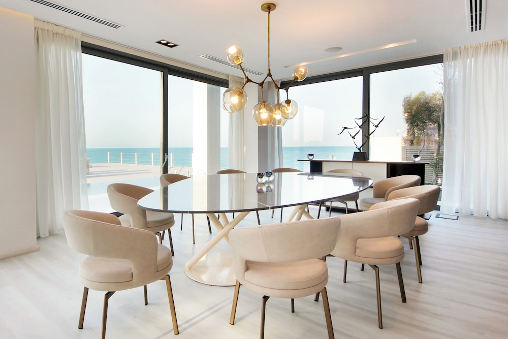 Overwater Luxury Retreat - Nurai Island
