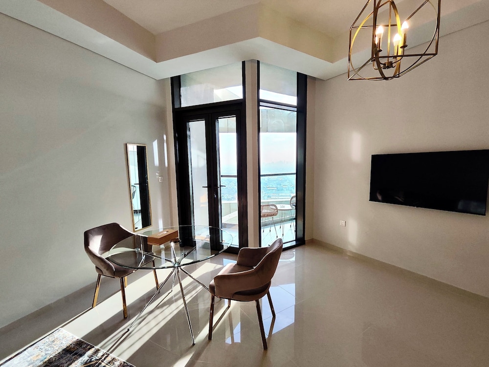Lux BnB Aykon Tower Skyline Views
