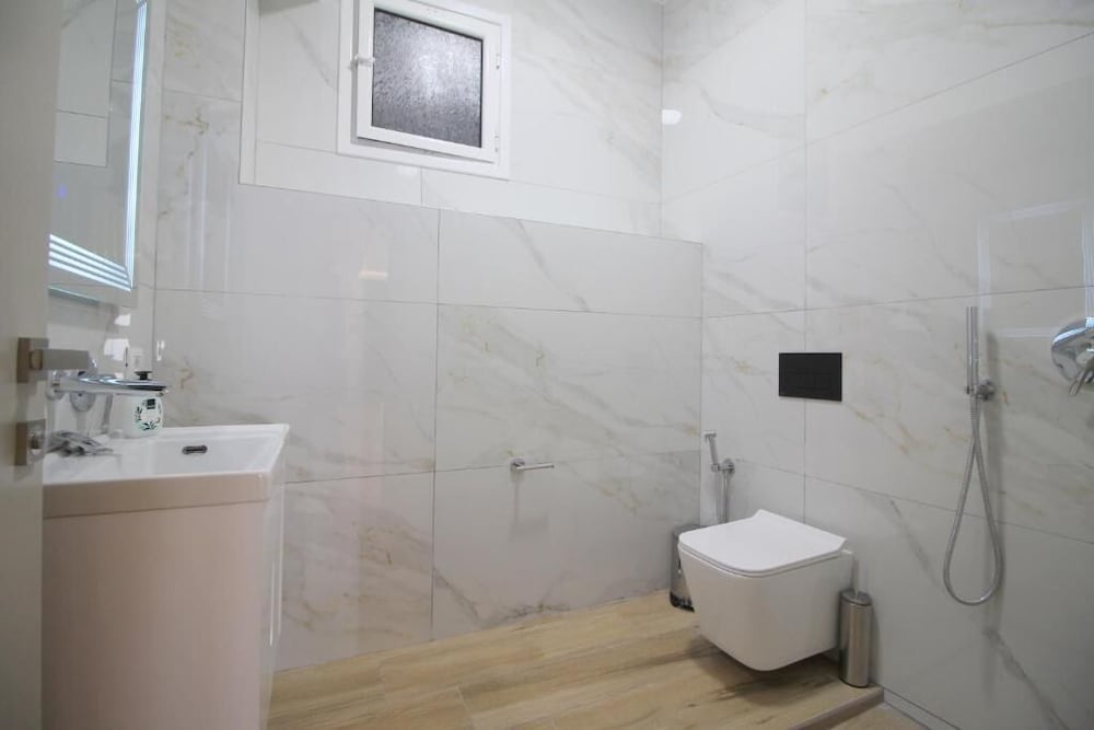 Alis Apartments