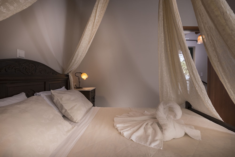Athina Luxury Villas