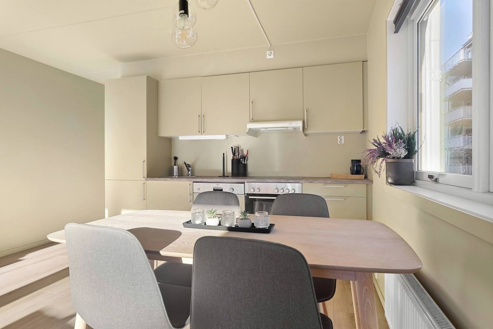 Charming Oslo Apartment With Balcony & Rooftop Access