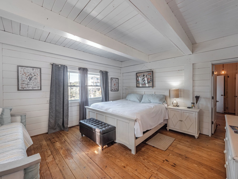 Vintage Vacation by Topsail Realty