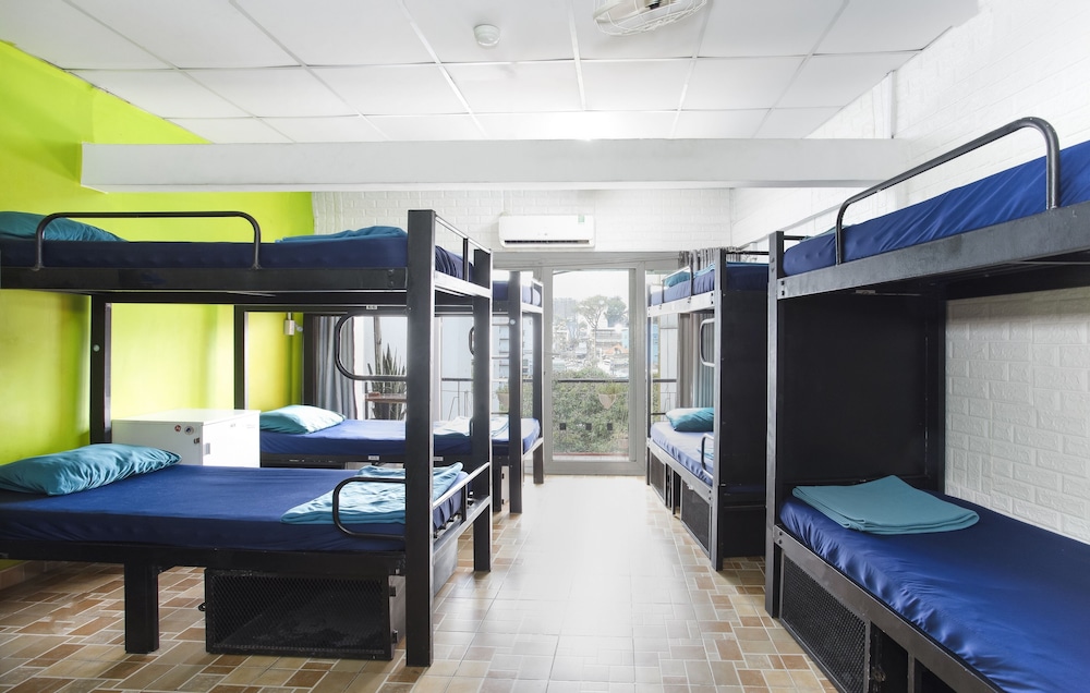 Hangout Hostel HCM