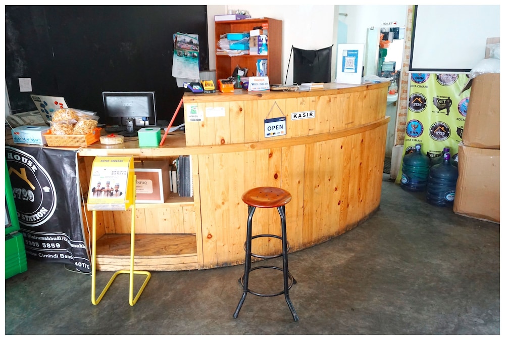 Budi House & Food Station