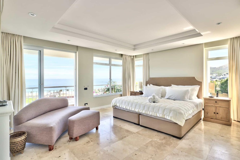 Camps Bay Home w Pool Garden Sea View Tree Villa