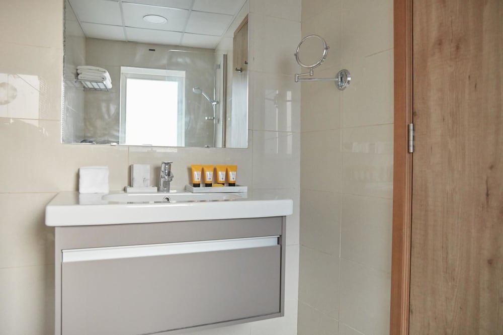 Fantastay Continental Towers