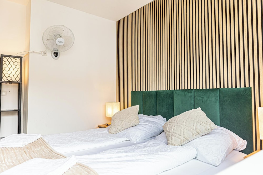 Stylish Modern 1BR 1LR Apartment Vienna