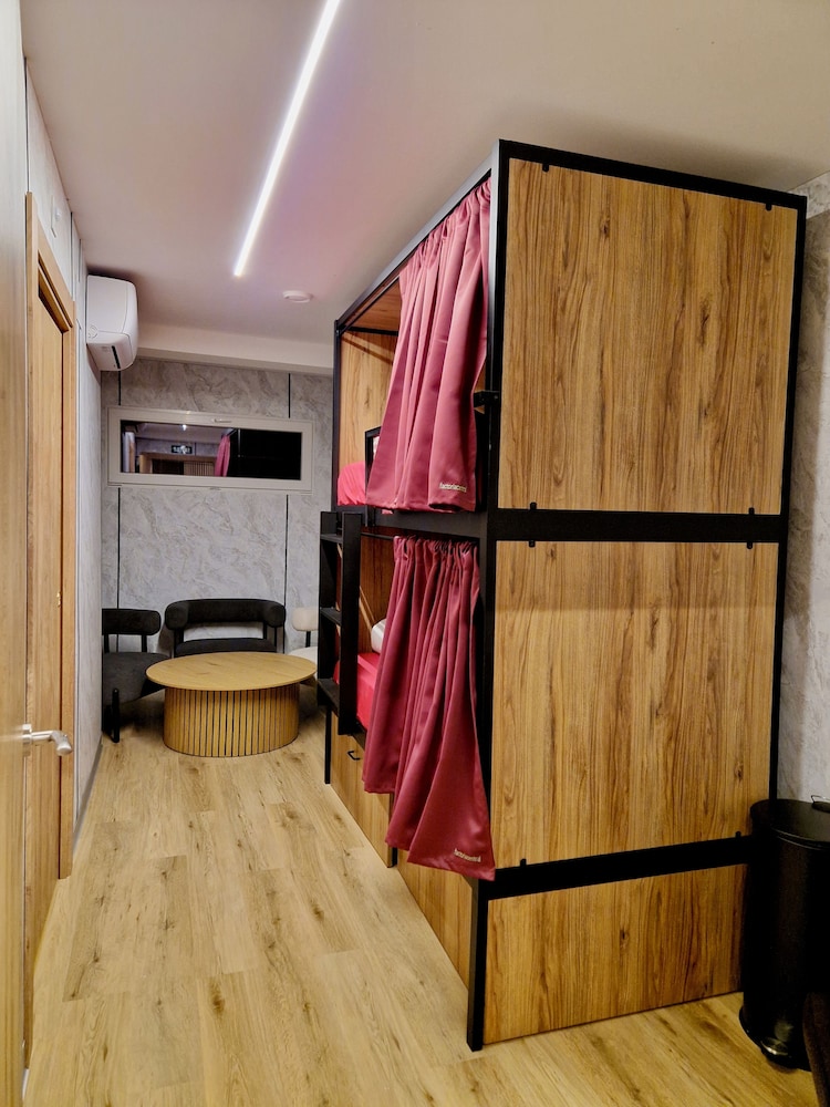 Velvet Hostel Business