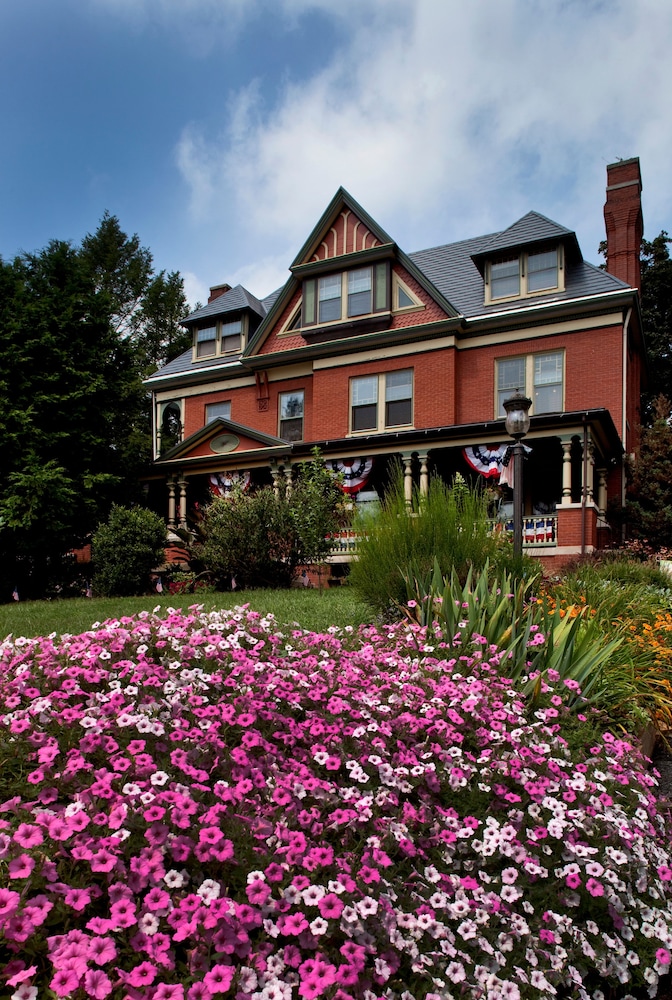 Hotel B. F. Hiestand House Bed and Breakfast