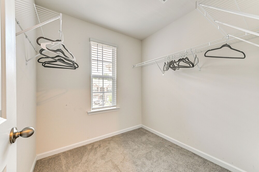 7 Mi to Uptown - Pet-friendly 2-story Townhome!