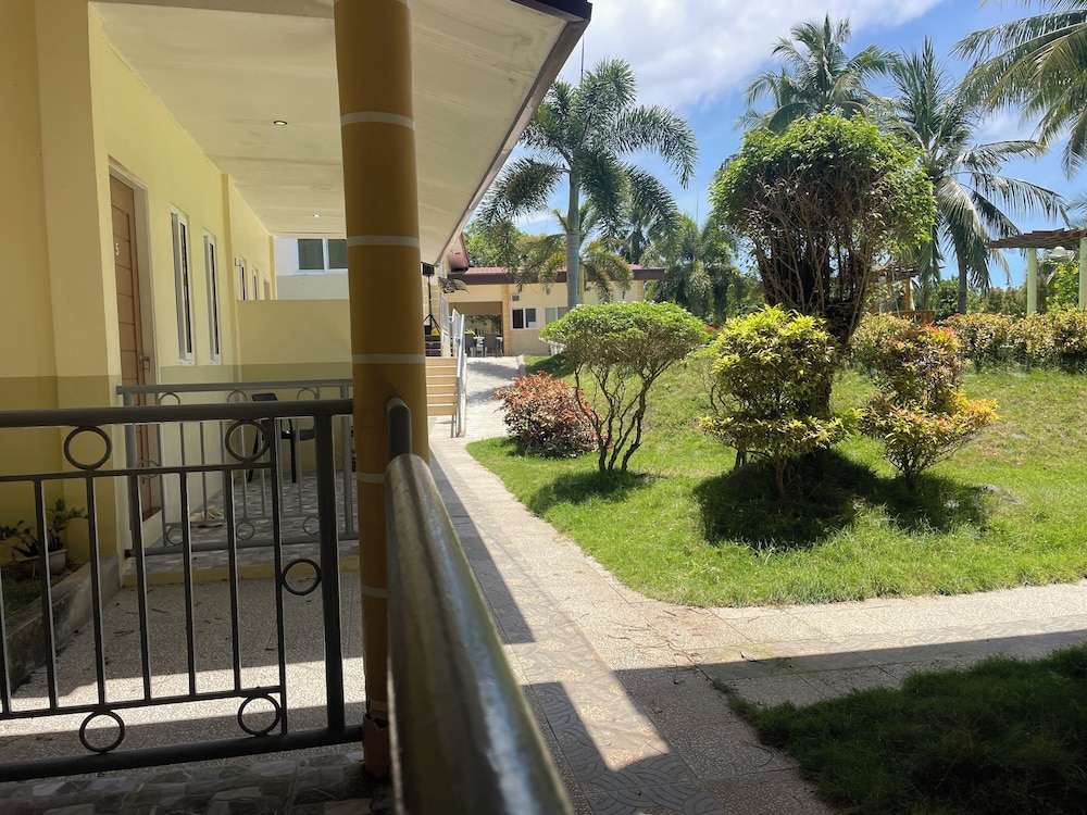Reef Waters Resort