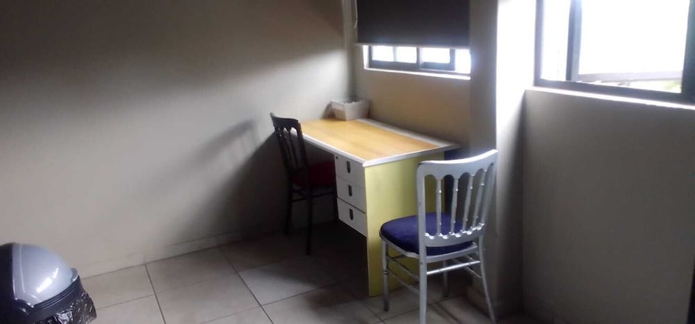 One Bedroom Unit In Central Rosebank
