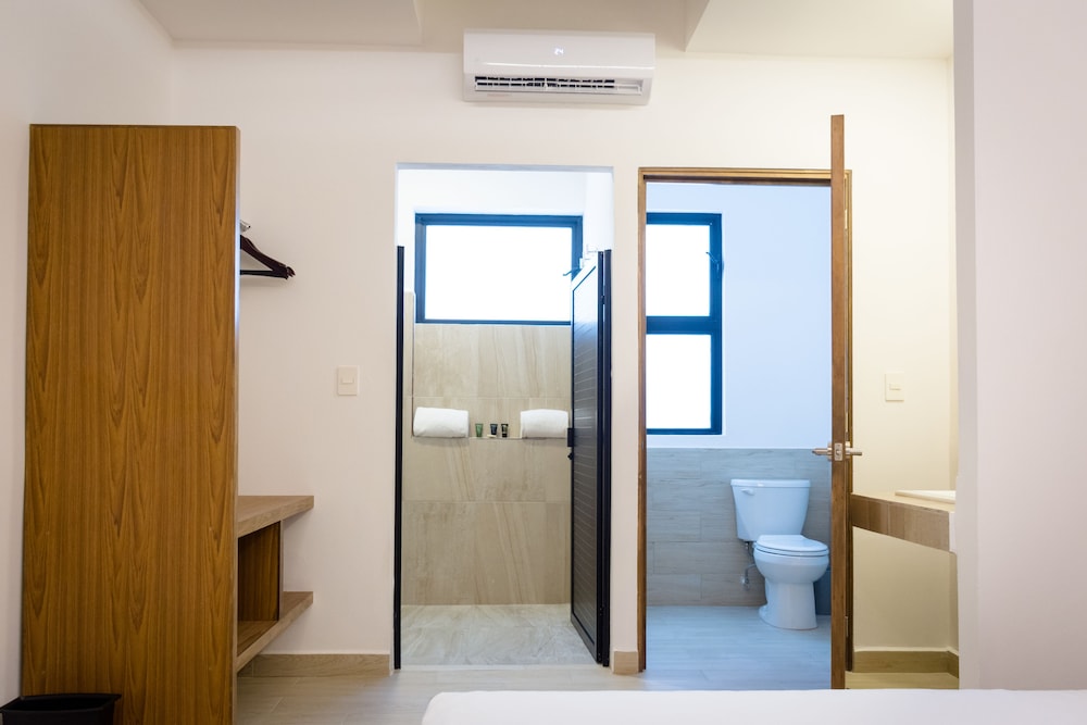 Nomads Party Hotel & Hostel