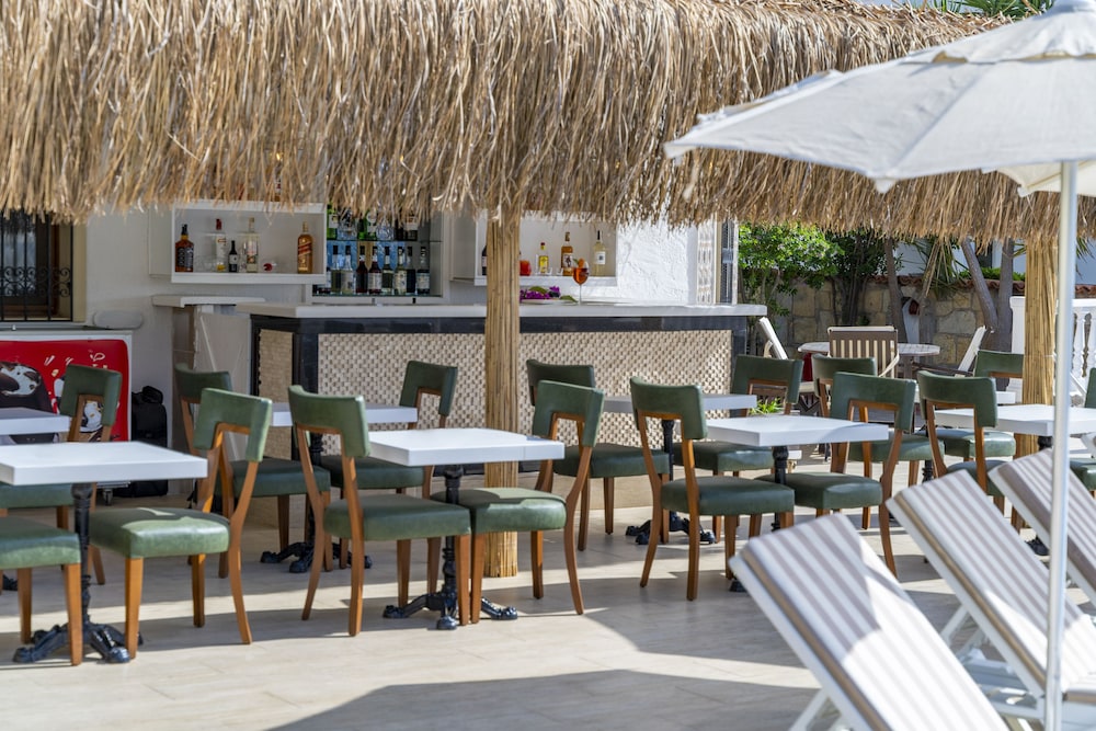 Queen Boutique Hotel - Image 18