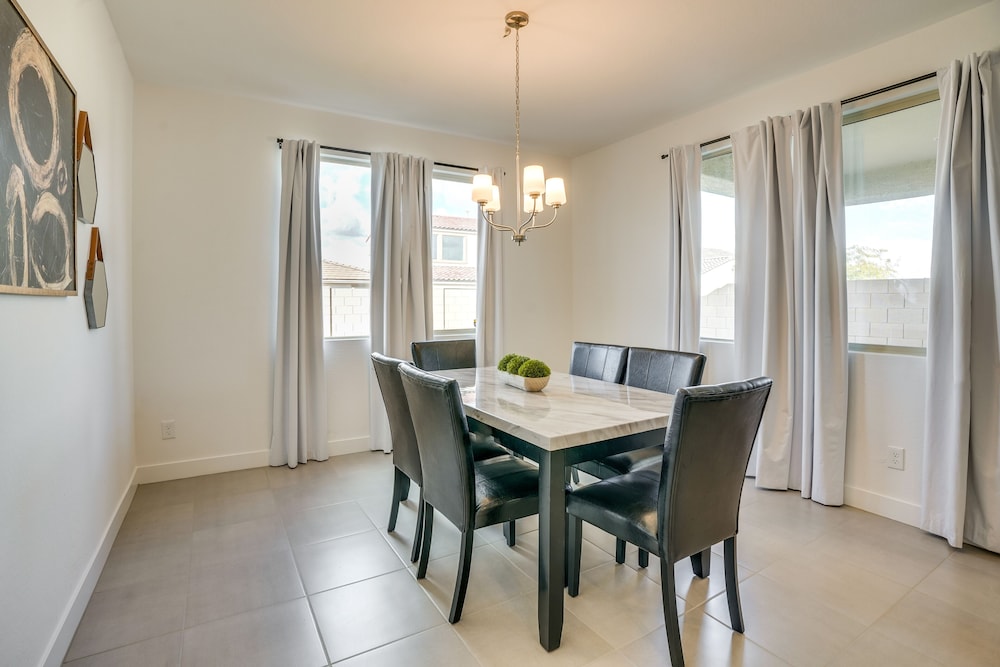 5 Mi to Westgate: Newly Built Glendale Home