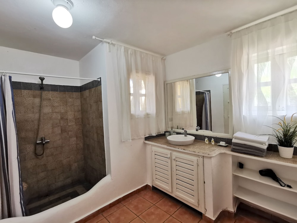 Los Corales Tropical Beach Resort & SPA