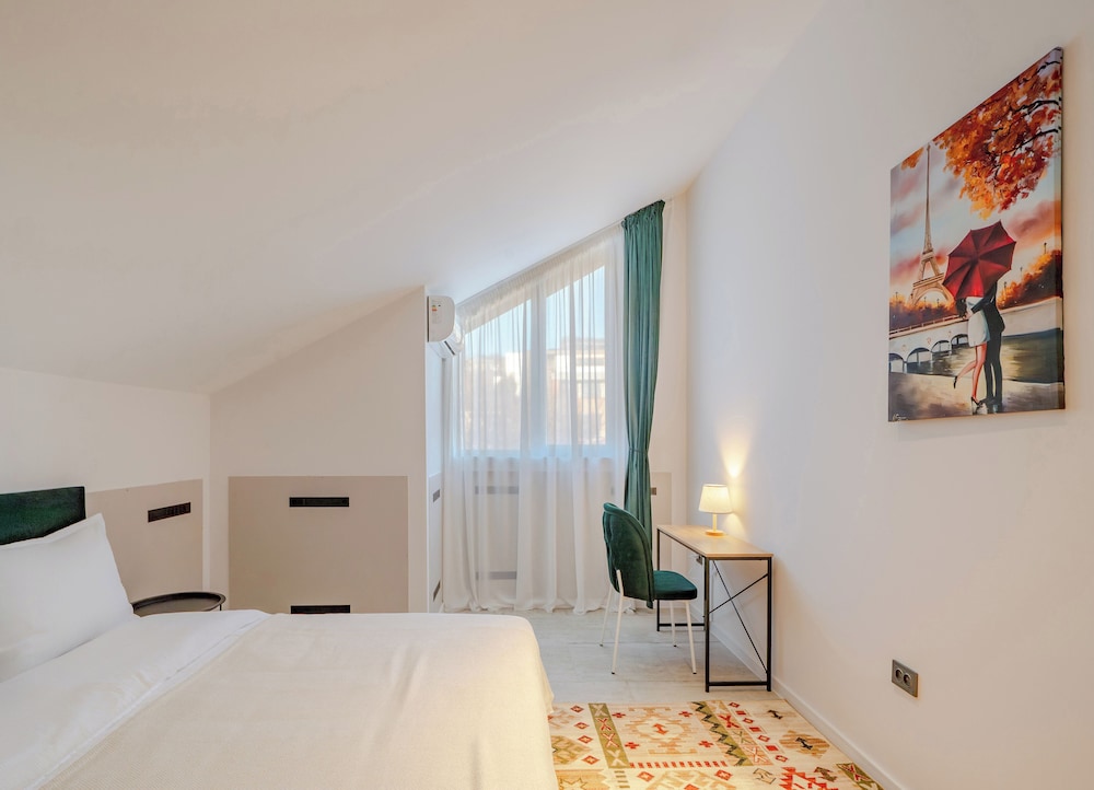 Niabi 3BDR Mansard