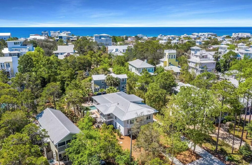 New Rental! 6br + 2 Bonus Rooms Private Pool + Golf Cart Walk To Seaside! 6 Bedroom Home by RedAwning view 5