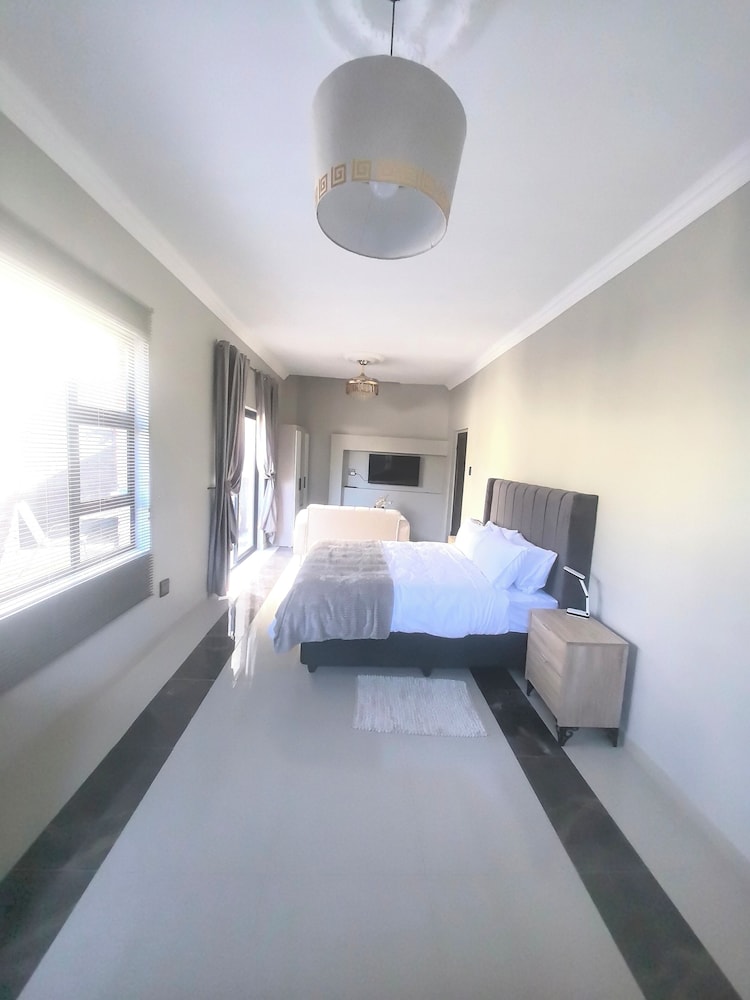 Bryanston Palms Accommodation