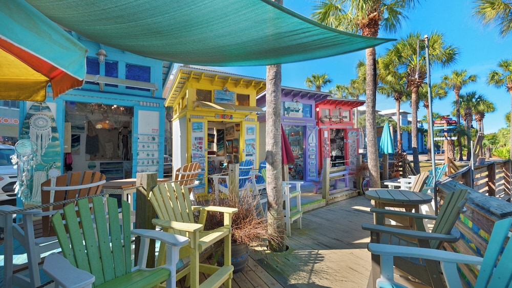 5BR Home w/ Private Heated Pool, Golf Cart, 4 Bikes, Near 30a!