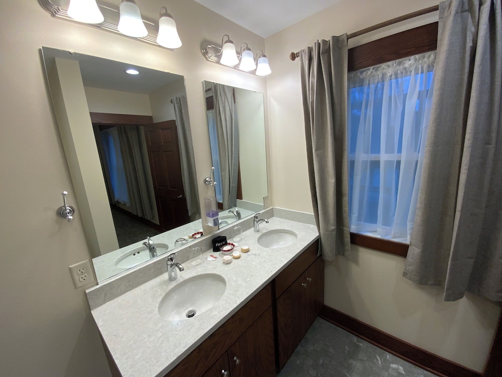 Charleston House Bed & Breakfast Inn