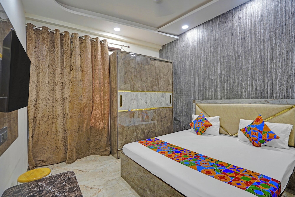 Fabhotel Shubh Palace