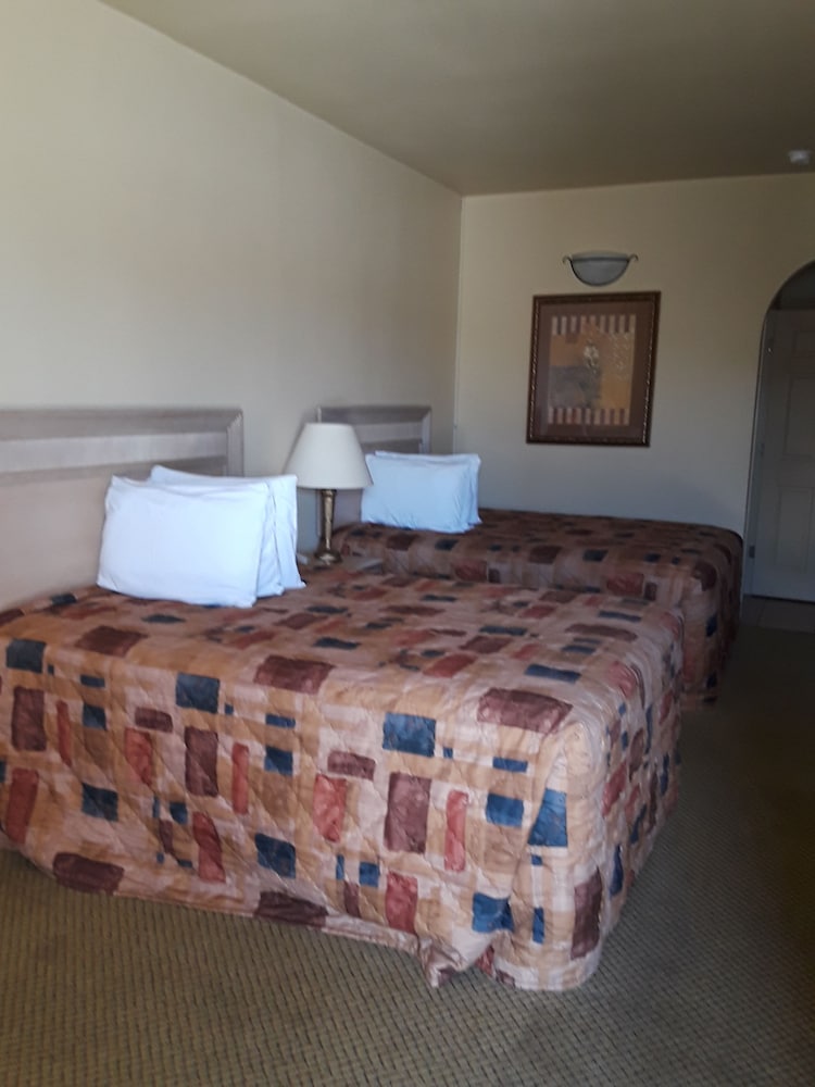 Sunbridge Inn & Suites