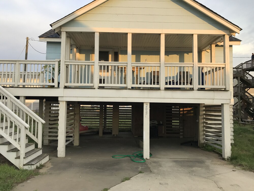 The Pirates' 2 Bedroom Cottage by RedAwning view 5