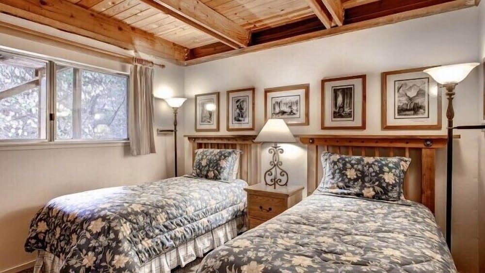 Scenic Wonders Clark Cabin 3 Bedrooms view 2