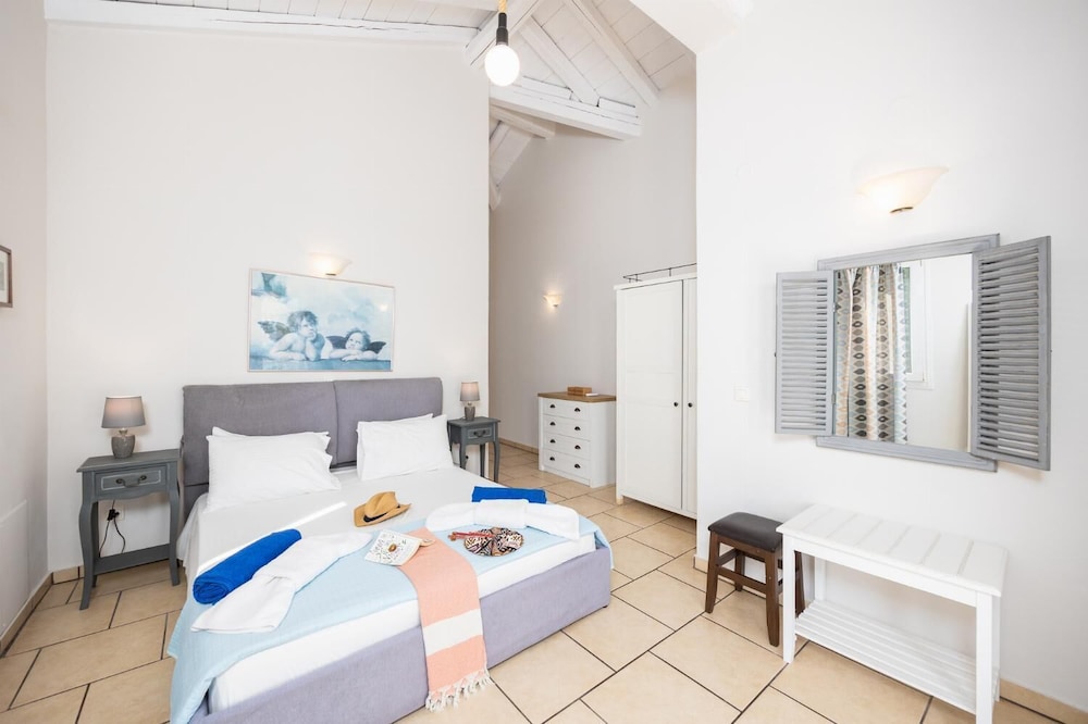 Ormos Beach House in Apraos